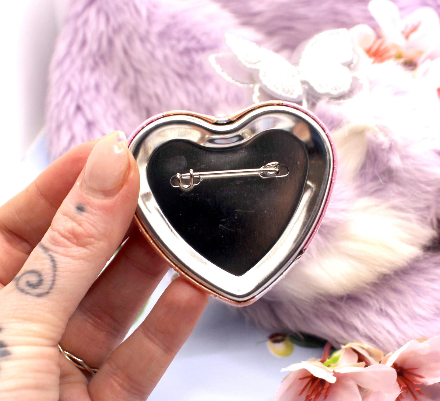 Knot Queen Furry Art Heart Badge (55mm)