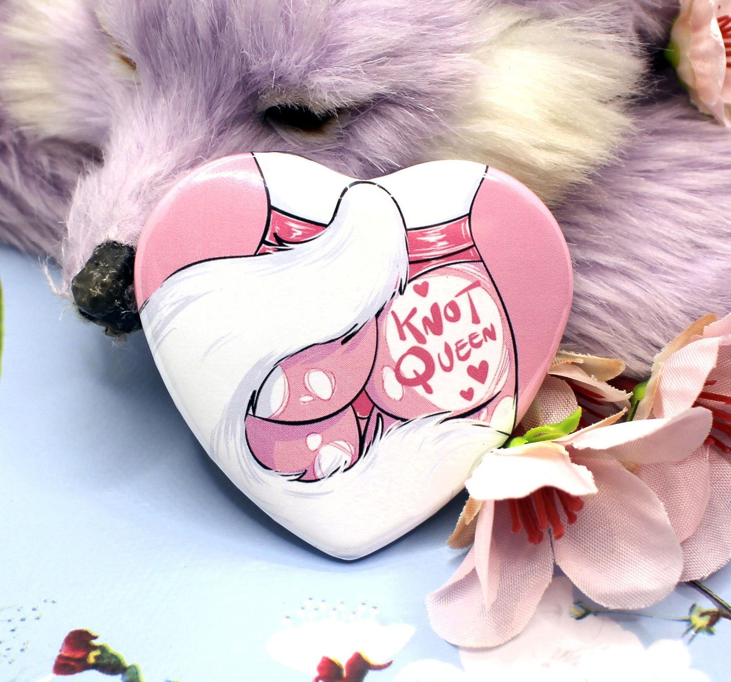 Knot Queen Furry Art Heart Badge (55mm)