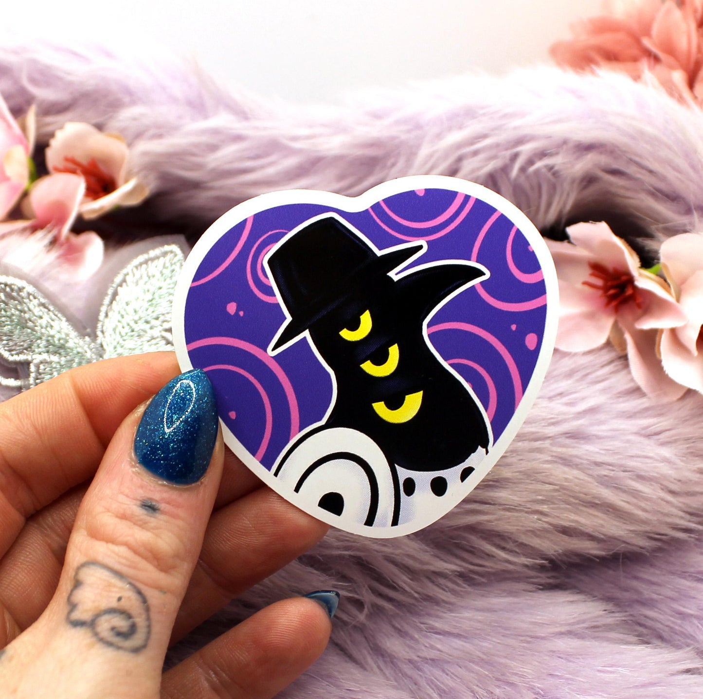 Kpop Demon Hunters Sussie Magpie Heart Sticker (6cm)