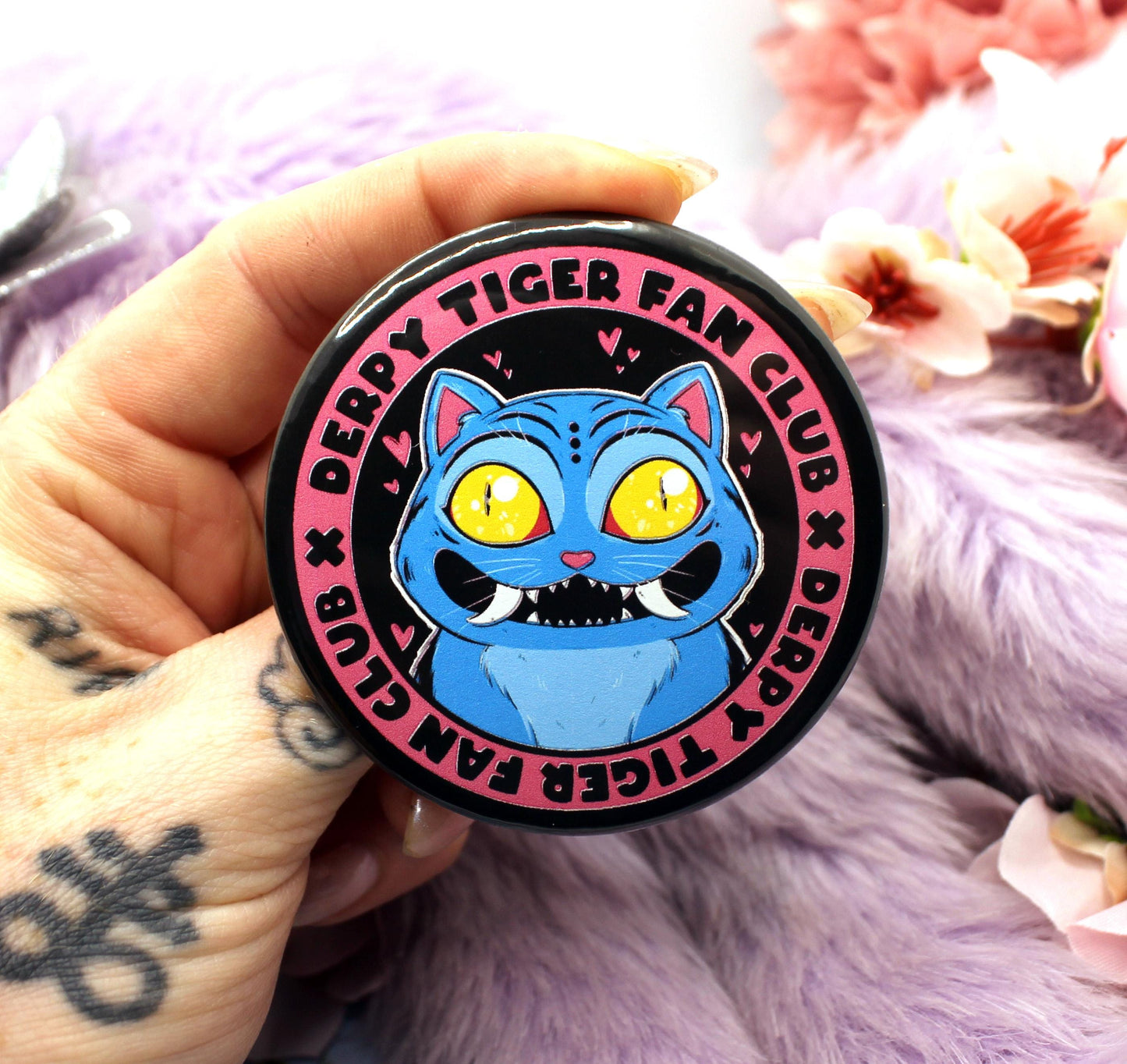 Derpy Tiger Fan Club Large Circular Badge (58mm) - Kpop Demon Hunters