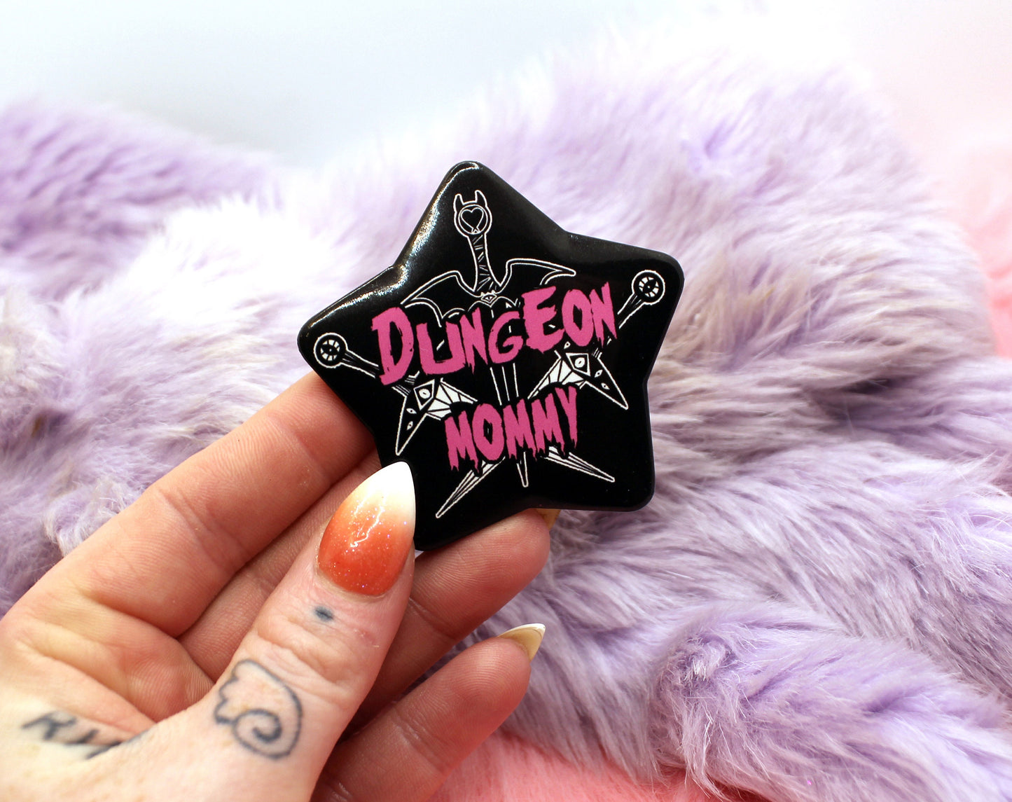 Dungeon Mommy Star Badge (55mm)