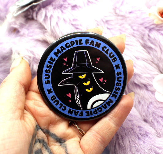 Sussie Magpie Fan Club Large Circular Badge (58mm) - Kpop Demon Hunters