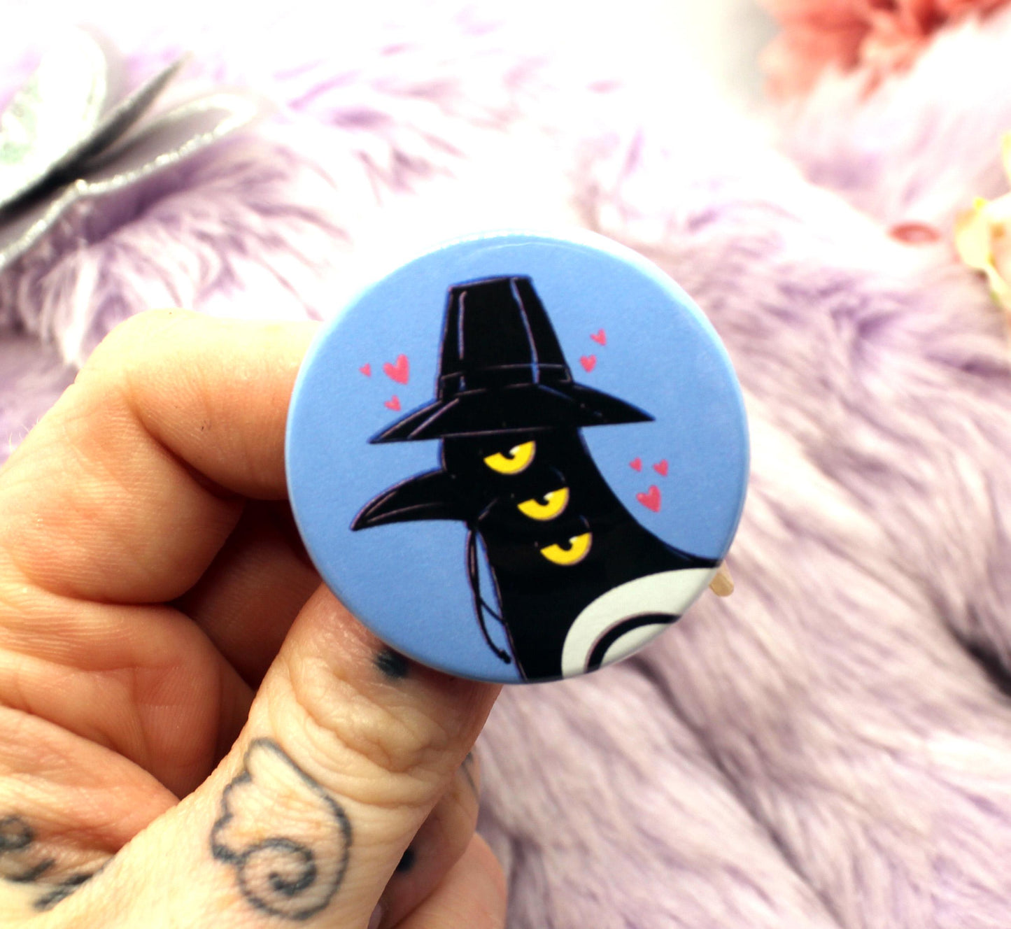 Sussie Magpie Circular Badge (38mm) - Kpop Demon Hunters