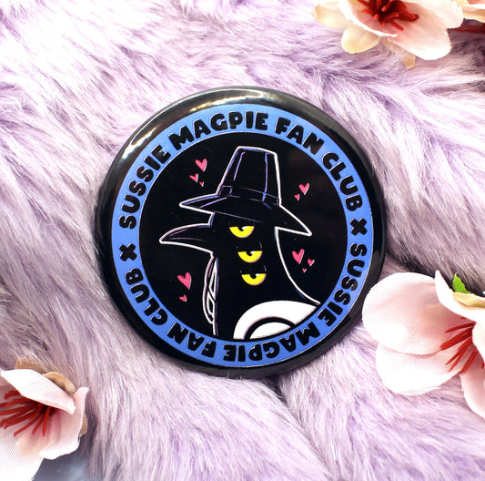 Sussie Magpie Fan Club Large Circular Badge (58mm) - Kpop Demon Hunters