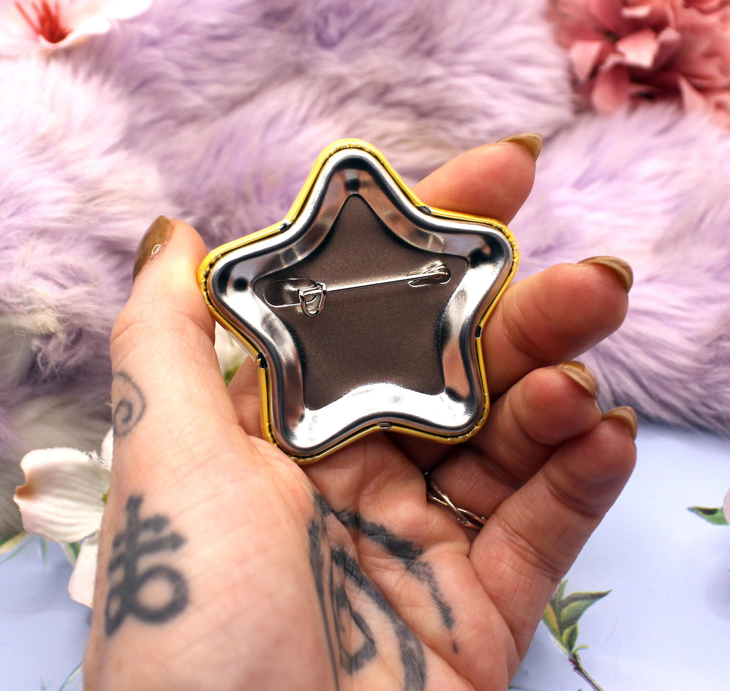 No.1 Toxic Yuri Gold Star Badge (55mm)