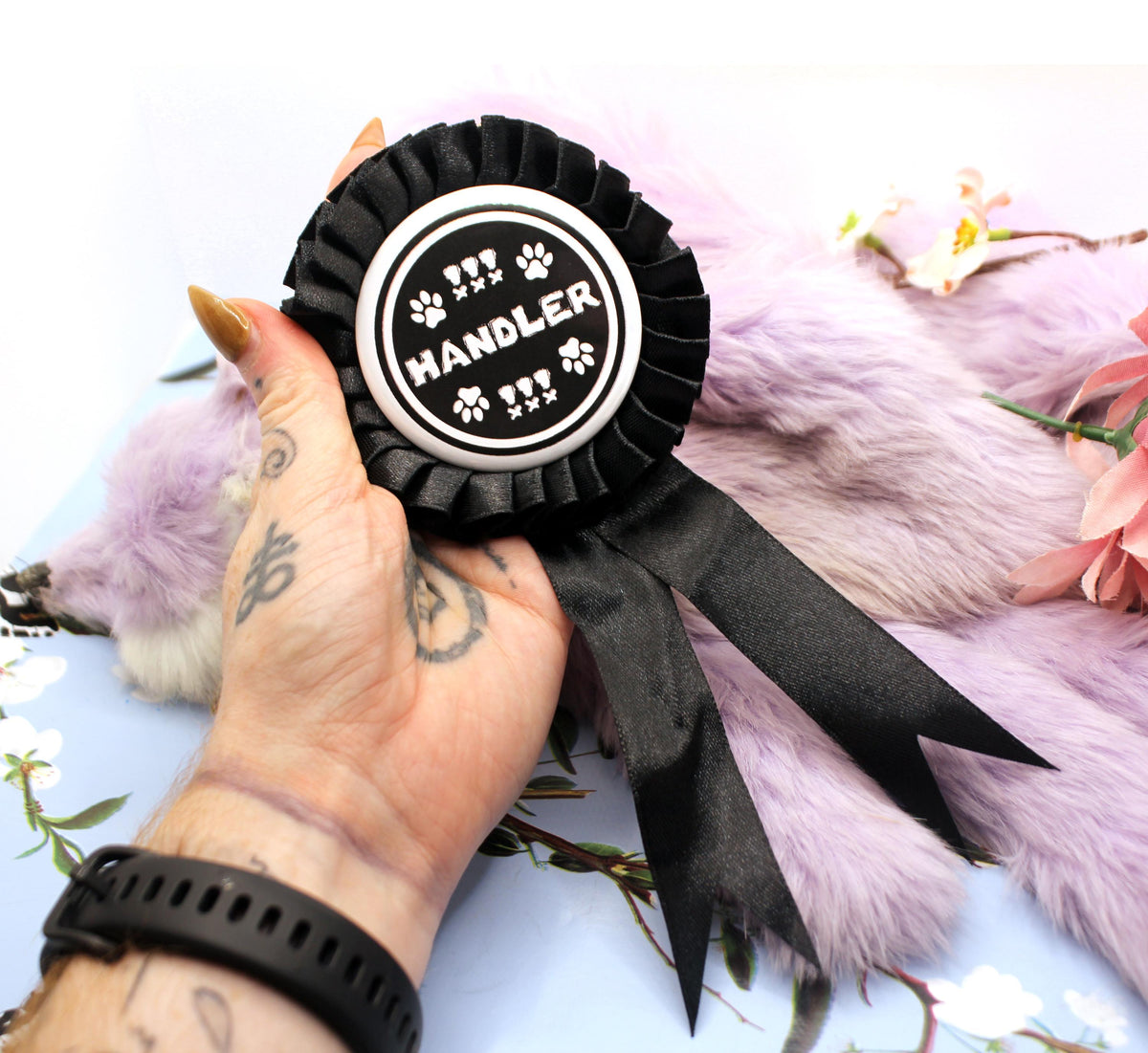 Handler White and Black Rosette (58mm)