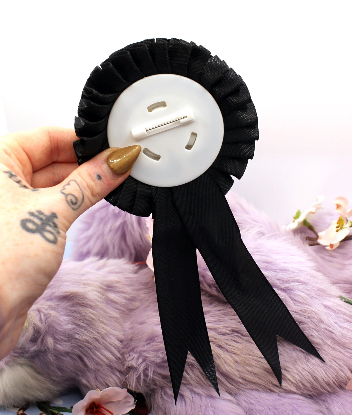 Handler White and Black Rosette (58mm)