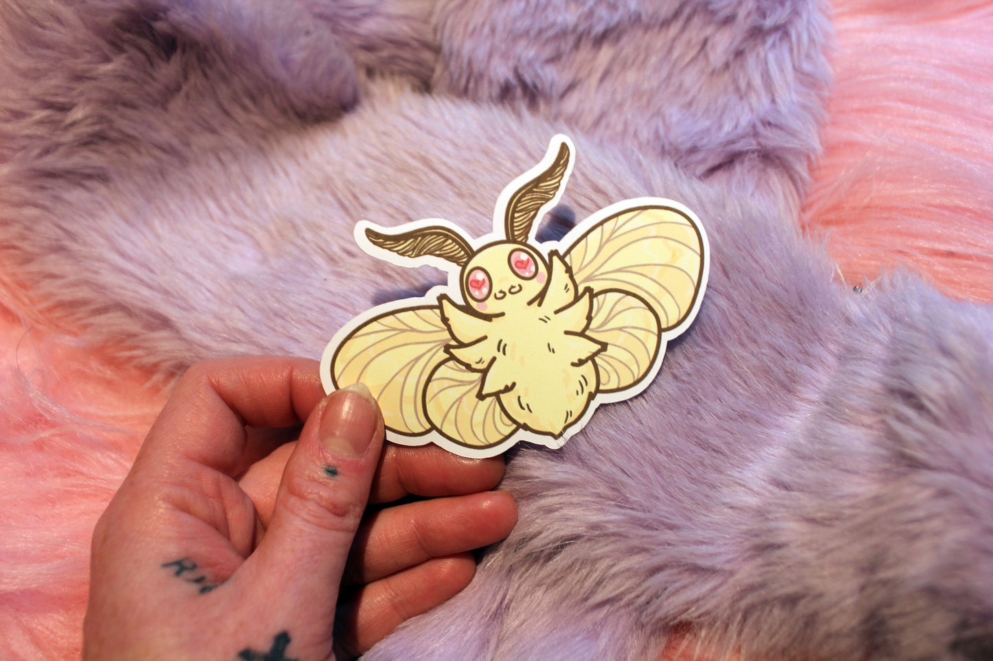 Cabbage The White Moth With Heart Eyes Sticker (7cm)
