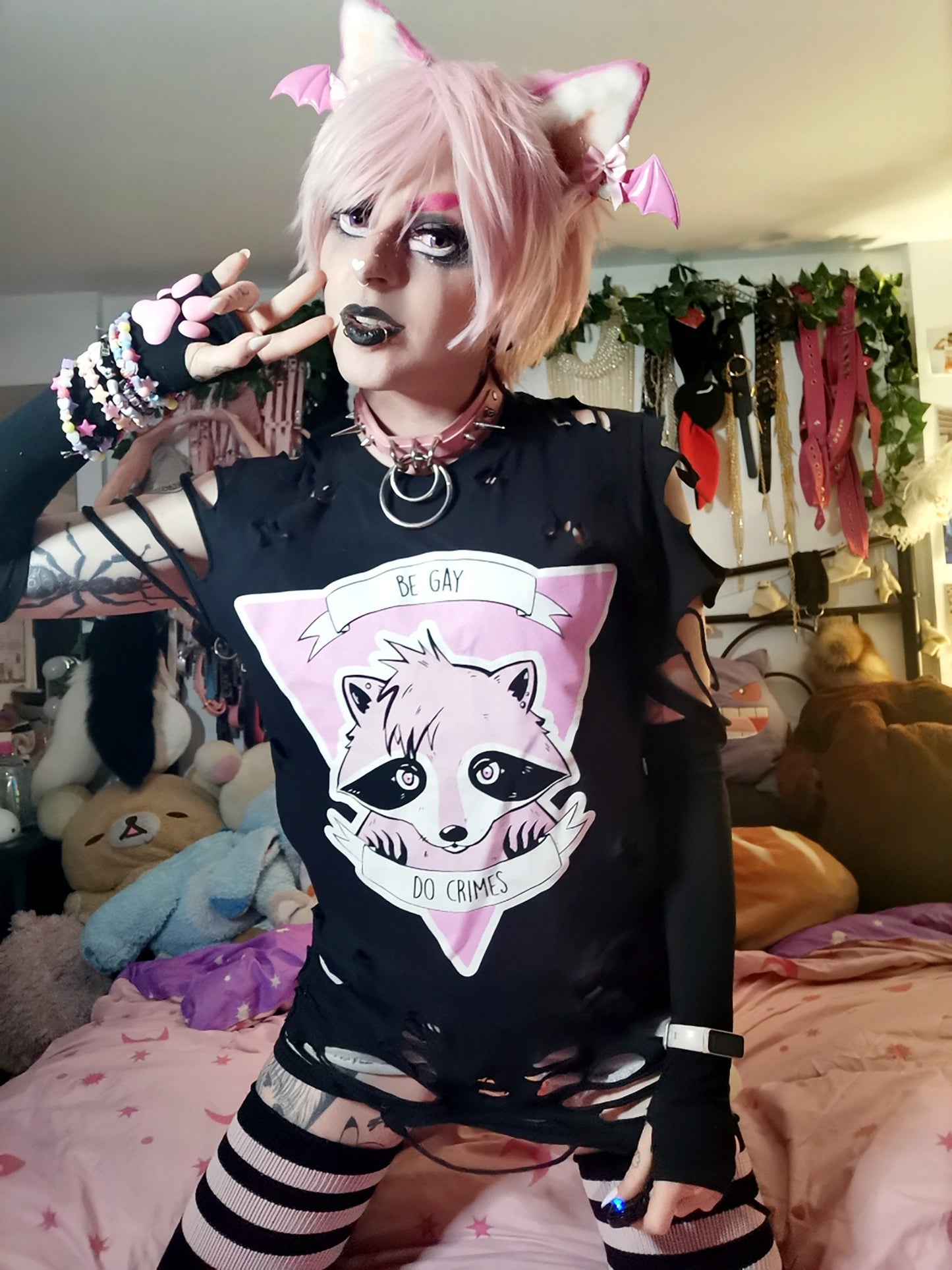 Be Gay Do Crimes T-shirt S-XXL (Black and pink raccoon)