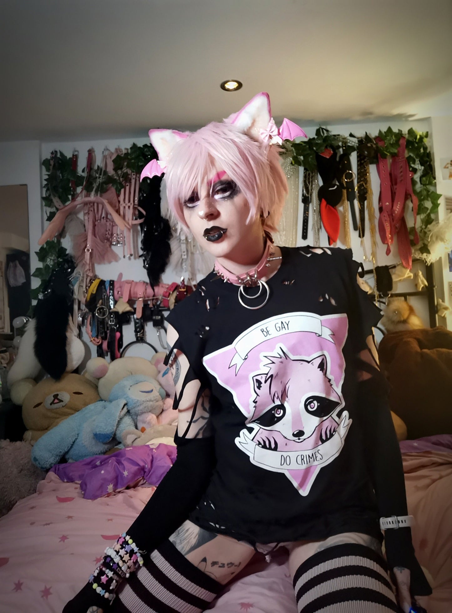 Be Gay Do Crimes T-shirt S-XXL (Black and pink raccoon)