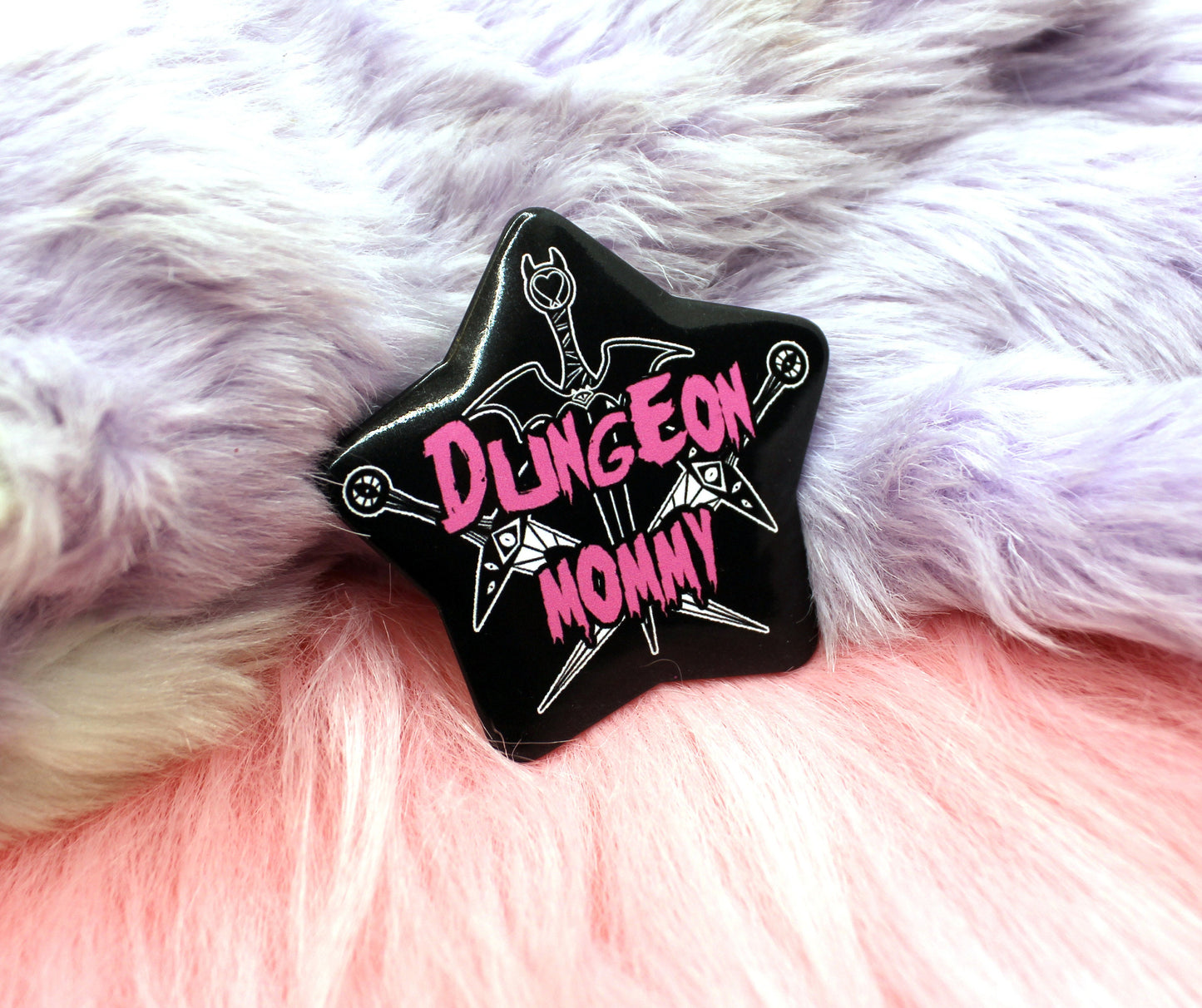 Dungeon Mommy Star Badge (55mm)