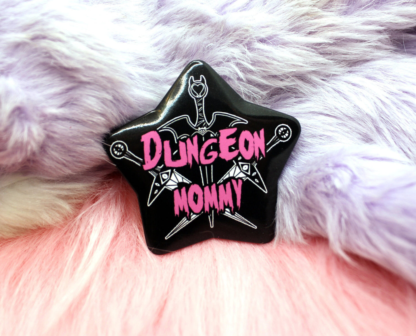 Dungeon Mommy Star Badge (55mm)